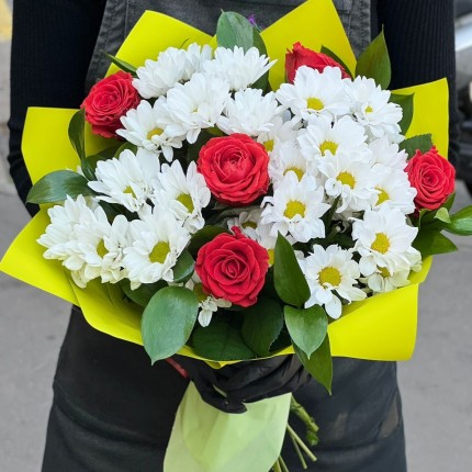 Букет с розами и хризантемами "Волшебство" - заказ с достакой с доставкой в в Армянск